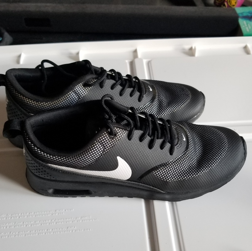 Discontinued Nike air Max Thea sneakers in black